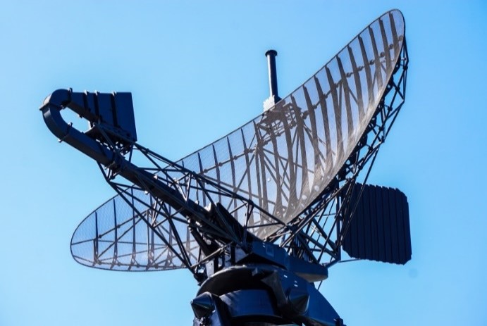 Rotating radar antenna